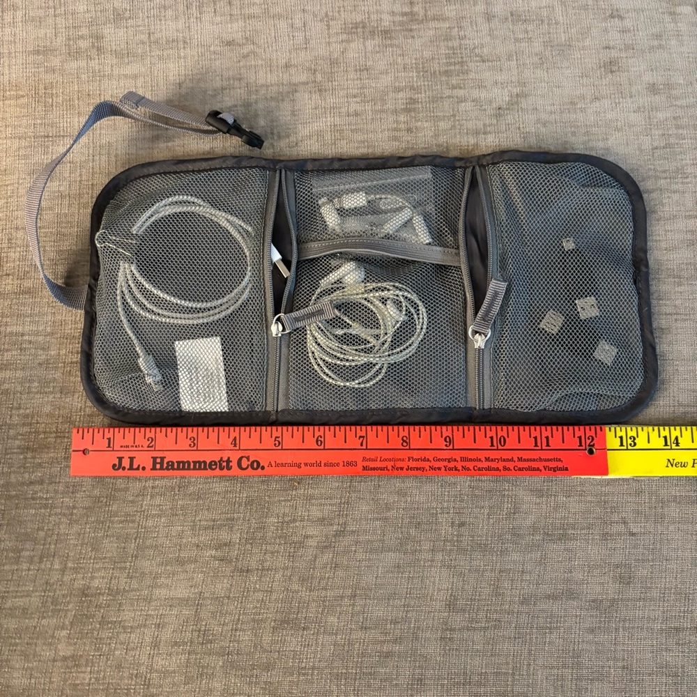 💥3/$15.  NWOT Travelon tech accessory organizer